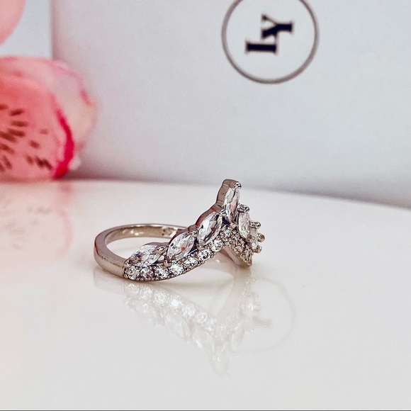 925 Sterling Silver Tiara Design CZ Ring - Picture 3 of 7